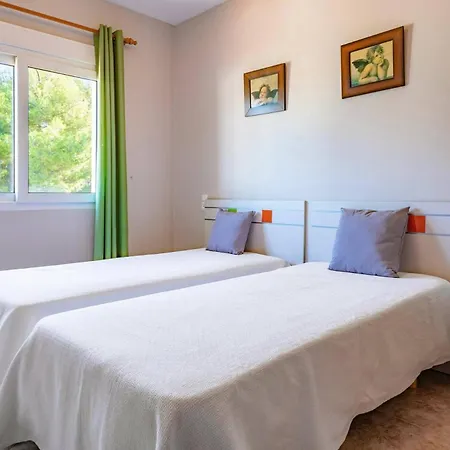 Belinda By ヴィラ