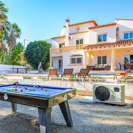 Belinda By ヴィラ