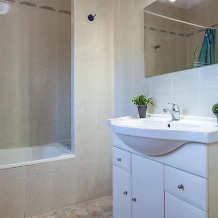 Belinda By * Κάλπε